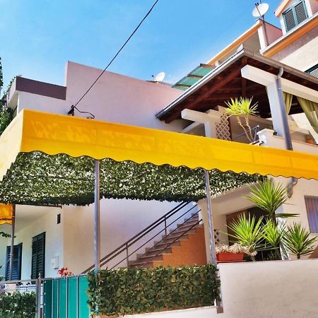 Apartments By The Sea Krilo Jesenice, Omis - 15145 イェセニツェ エクステリア 写真