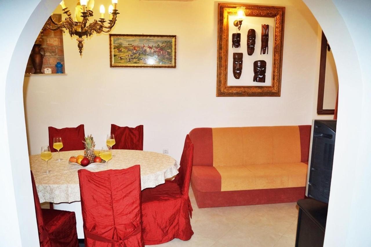 Apartments By The Sea Krilo Jesenice, Omis - 15145 イェセニツェ エクステリア 写真