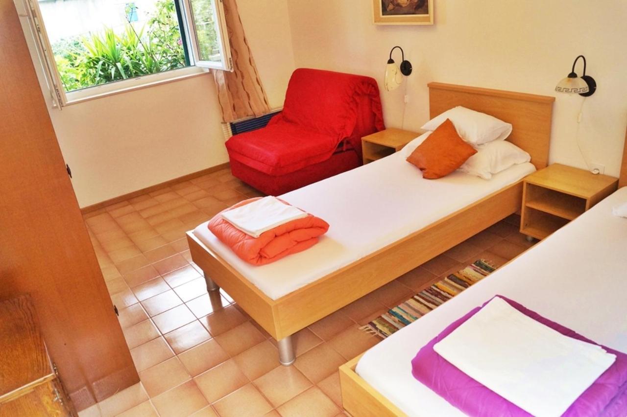Apartments By The Sea Krilo Jesenice, Omis - 15145 イェセニツェ エクステリア 写真