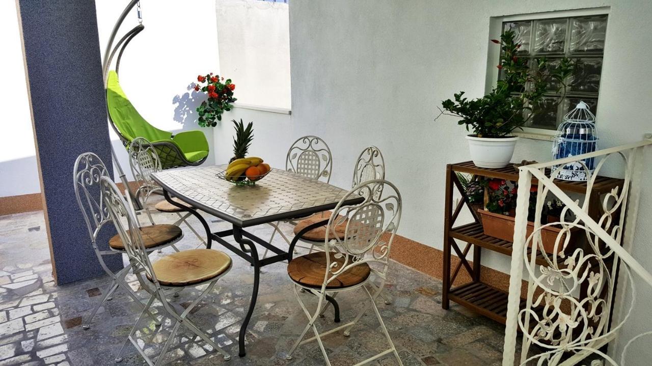 Apartments By The Sea Krilo Jesenice, Omis - 15145 イェセニツェ エクステリア 写真