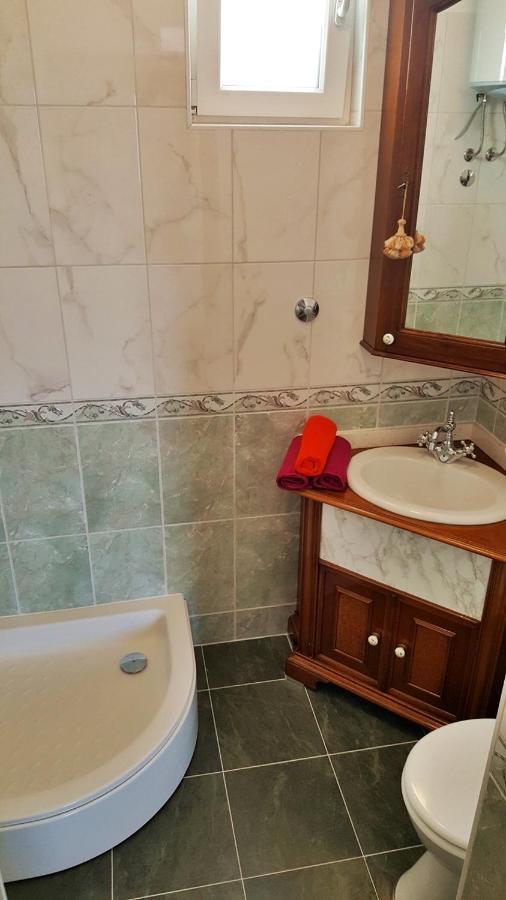 Apartments By The Sea Krilo Jesenice, Omis - 15145 イェセニツェ エクステリア 写真