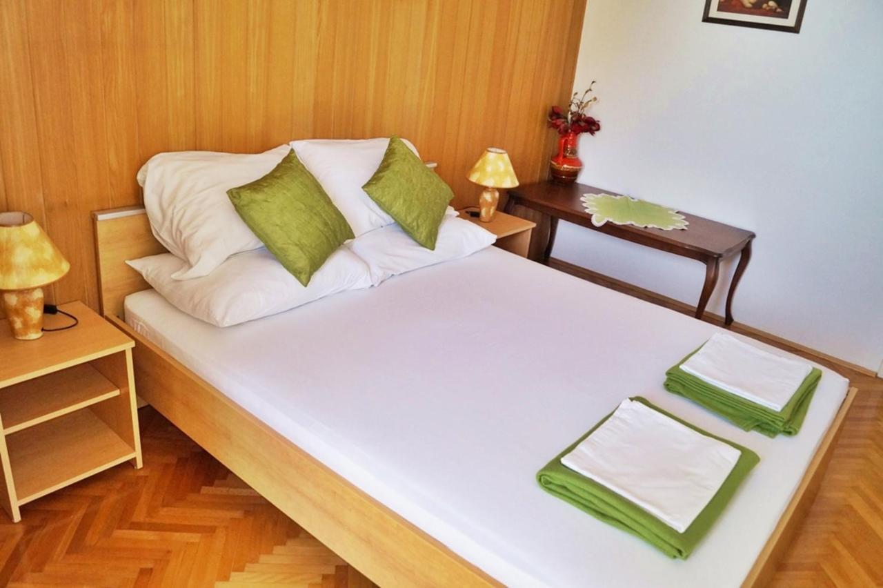 Apartments By The Sea Krilo Jesenice, Omis - 15145 イェセニツェ エクステリア 写真