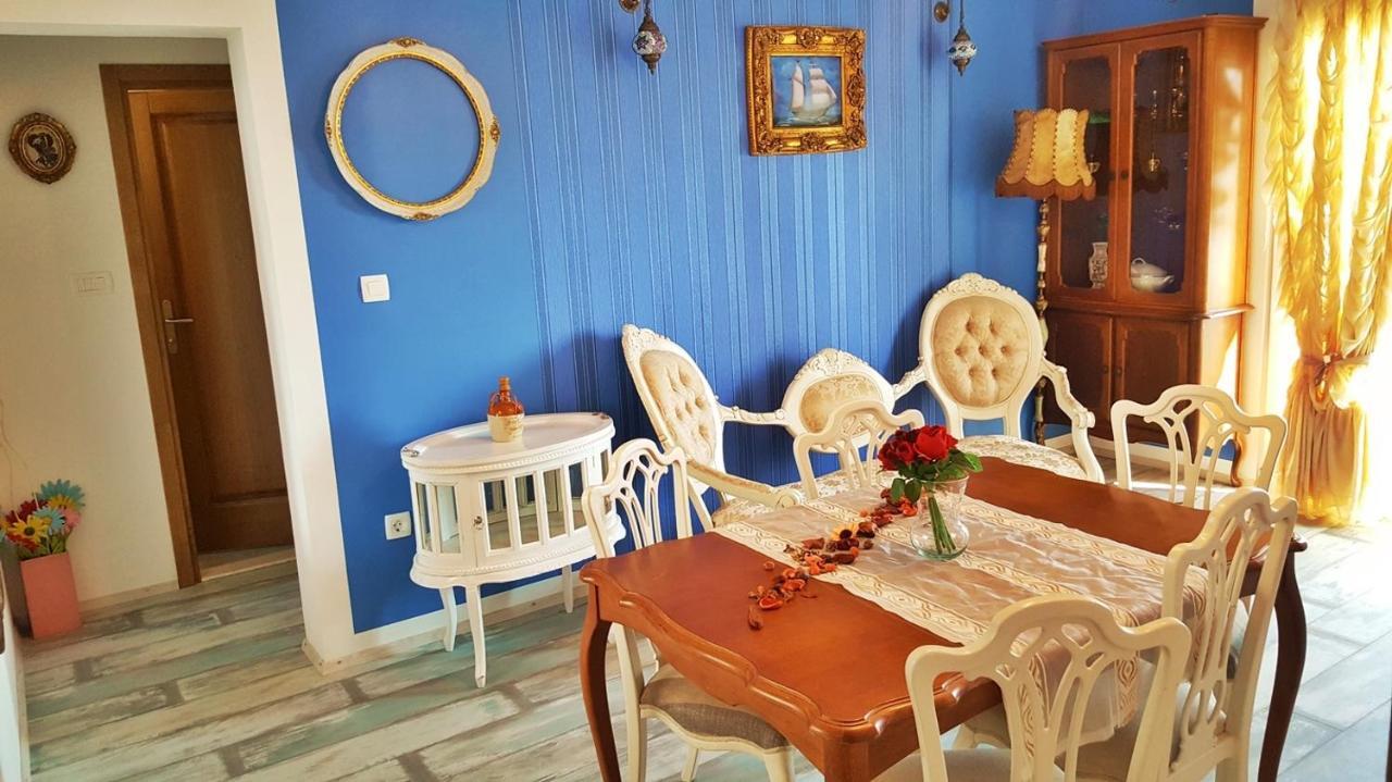 Apartments By The Sea Krilo Jesenice, Omis - 15145 イェセニツェ エクステリア 写真